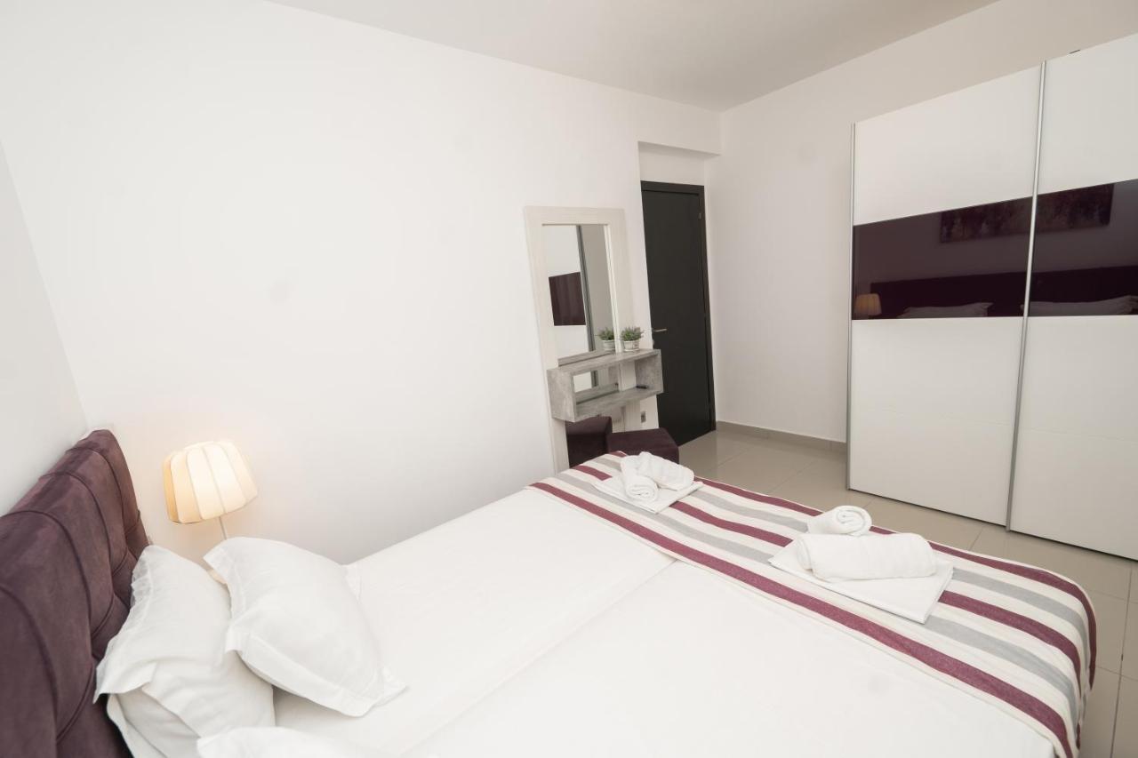 Aelia Apartments Néa Péramos Esterno foto