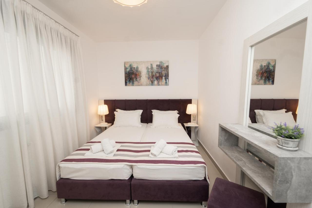 Aelia Apartments Néa Péramos Esterno foto