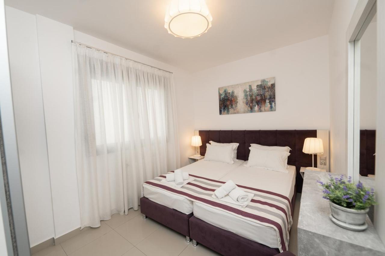 Aelia Apartments Néa Péramos Esterno foto