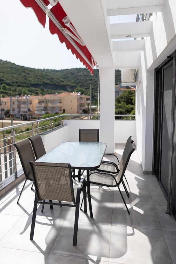 Aelia Apartments Néa Péramos Esterno foto