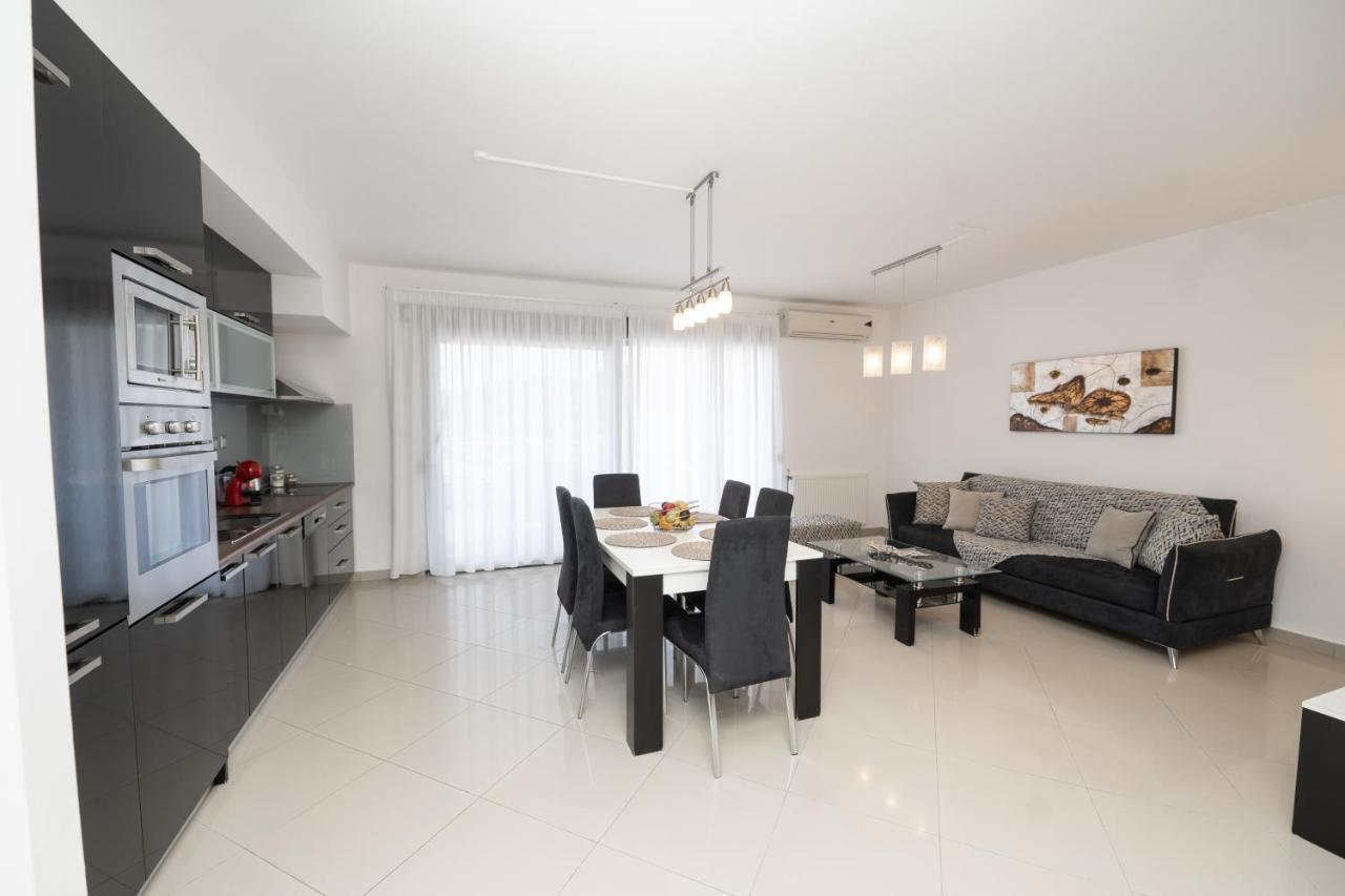 Aelia Apartments Néa Péramos Esterno foto