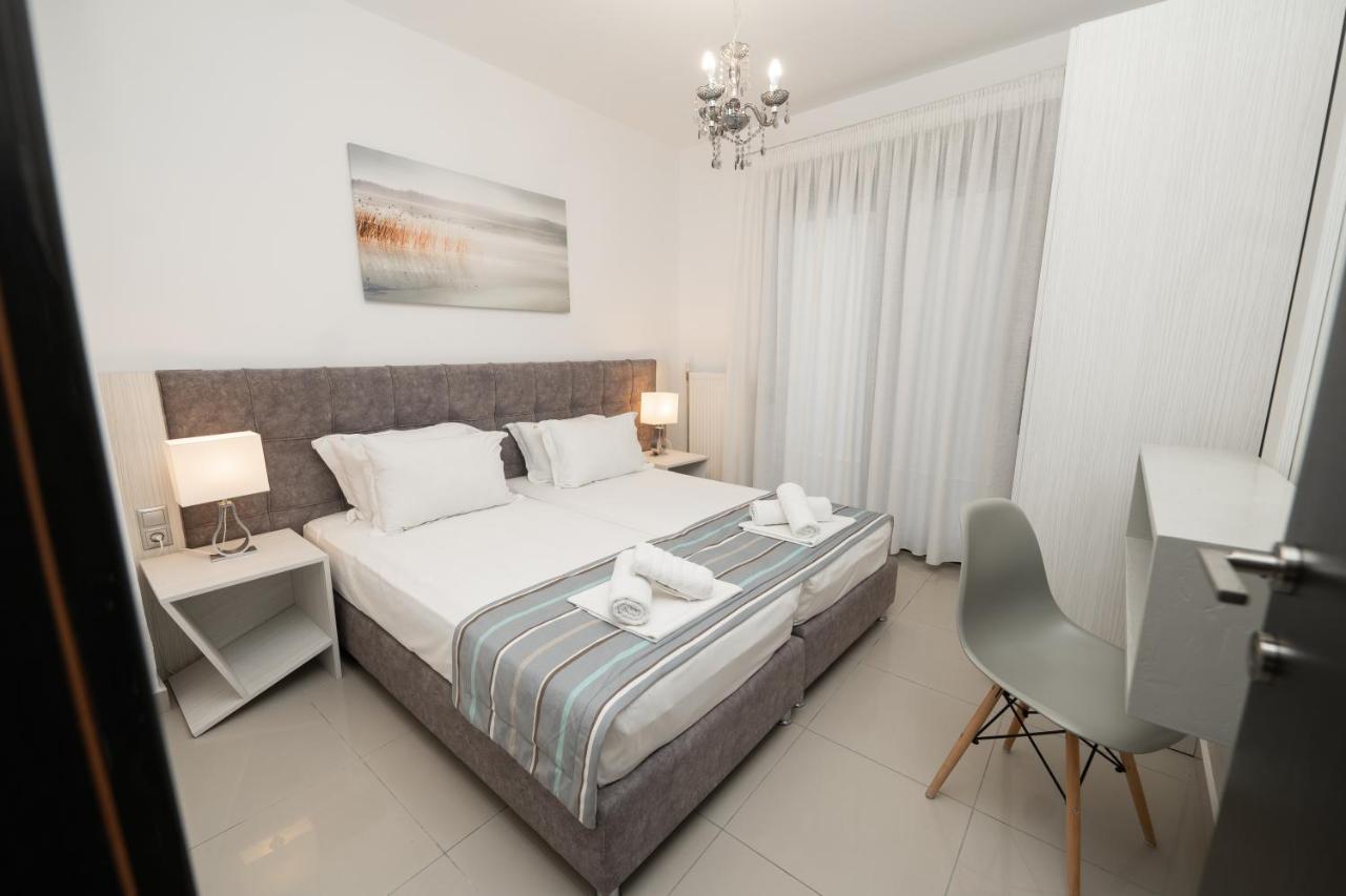 Aelia Apartments Néa Péramos Esterno foto