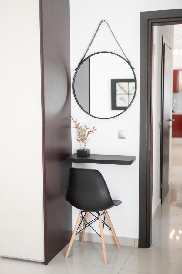 Aelia Apartments Néa Péramos Esterno foto