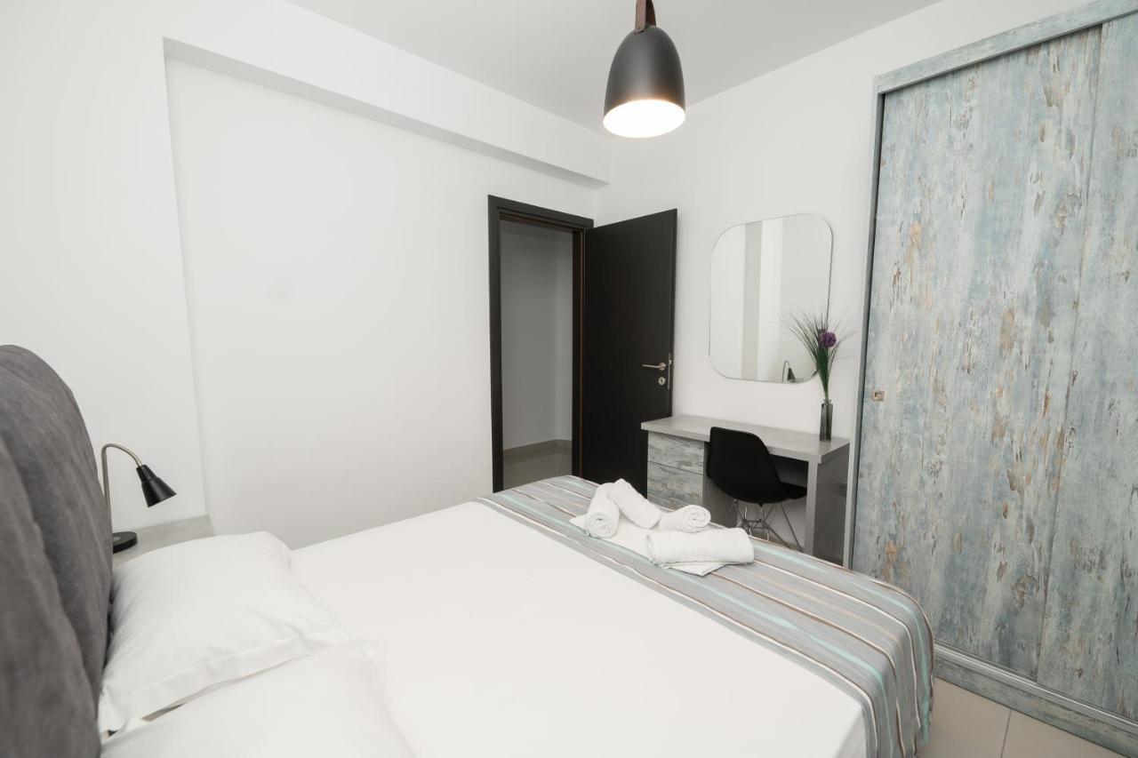 Aelia Apartments Néa Péramos Esterno foto