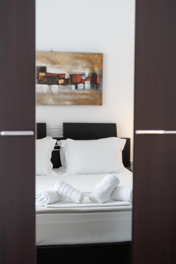 Aelia Apartments Néa Péramos Esterno foto