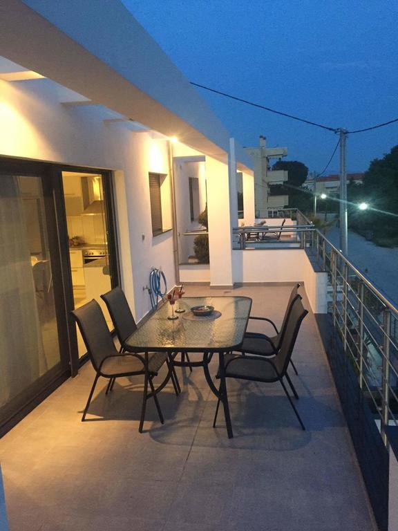 Aelia Apartments Néa Péramos Esterno foto