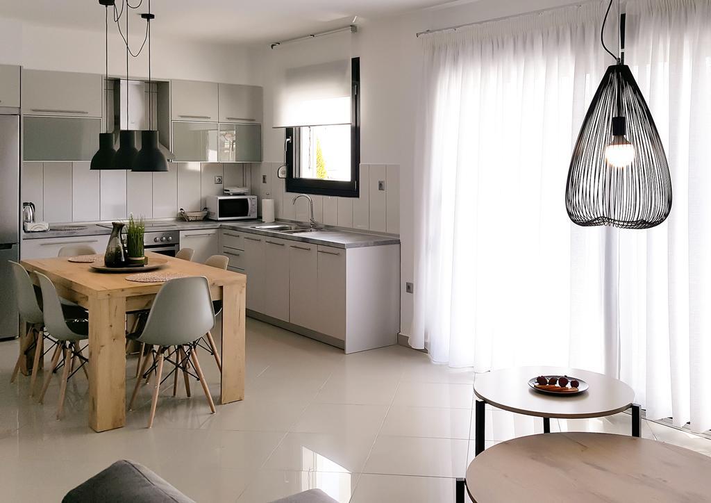 Aelia Apartments Néa Péramos Esterno foto