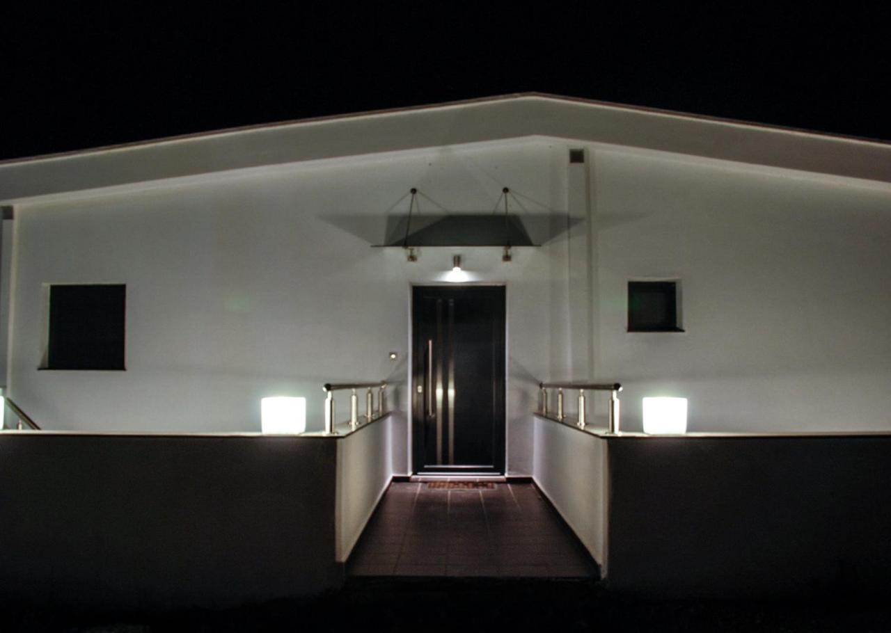 Aelia Apartments Néa Péramos Esterno foto